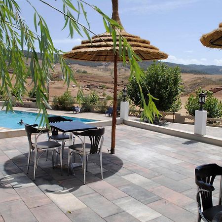 Tamanoucht Hotel Ifrane  Bagian luar foto