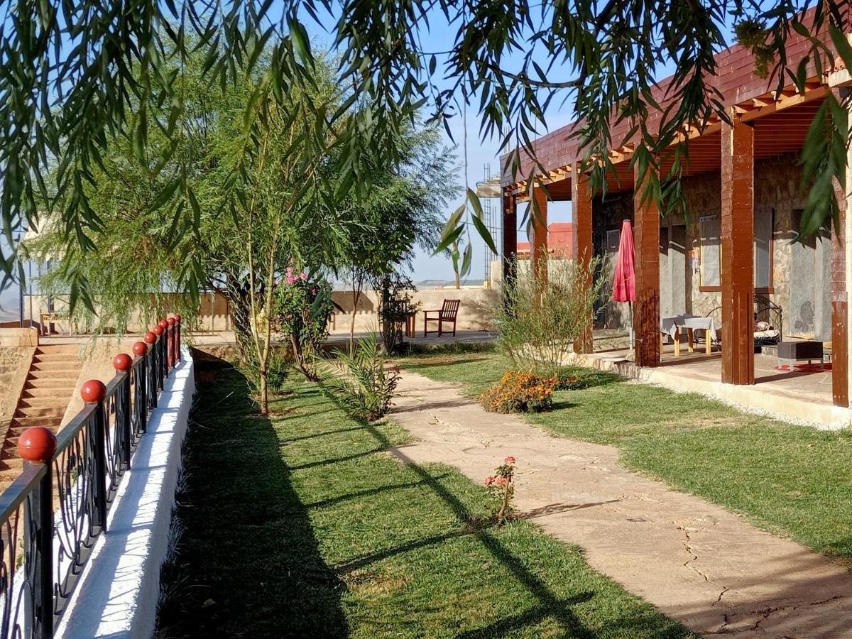 Tamanoucht Hotel Ifrane  Bagian luar foto
