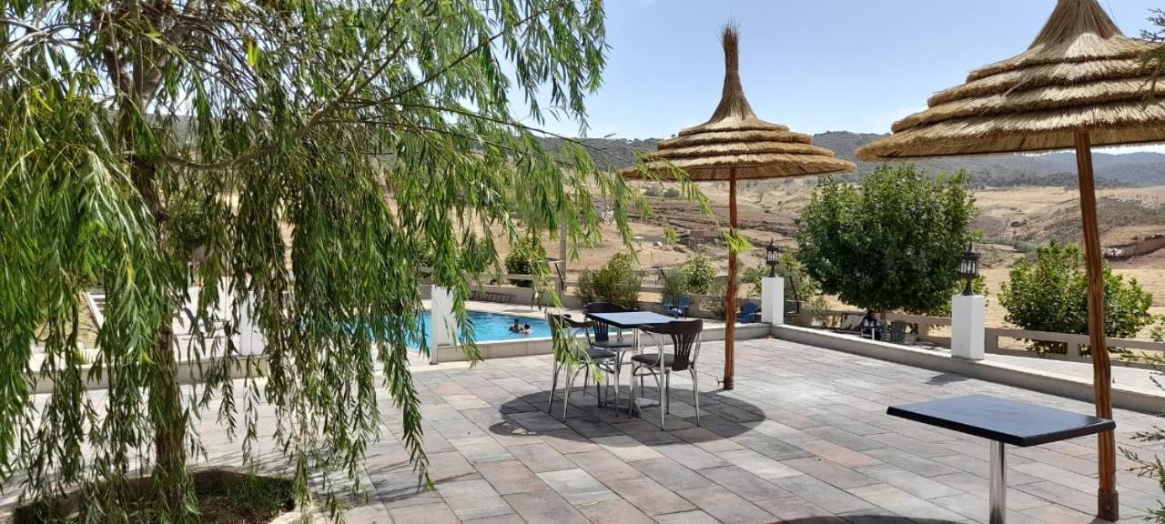 Tamanoucht Hotel Ifrane  Bagian luar foto