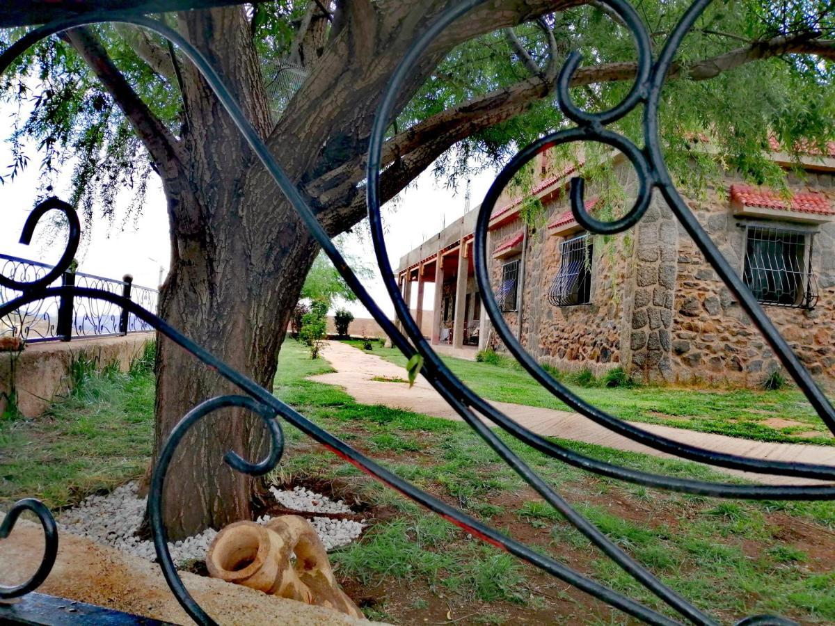 Tamanoucht Hotel Ifrane  Bagian luar foto